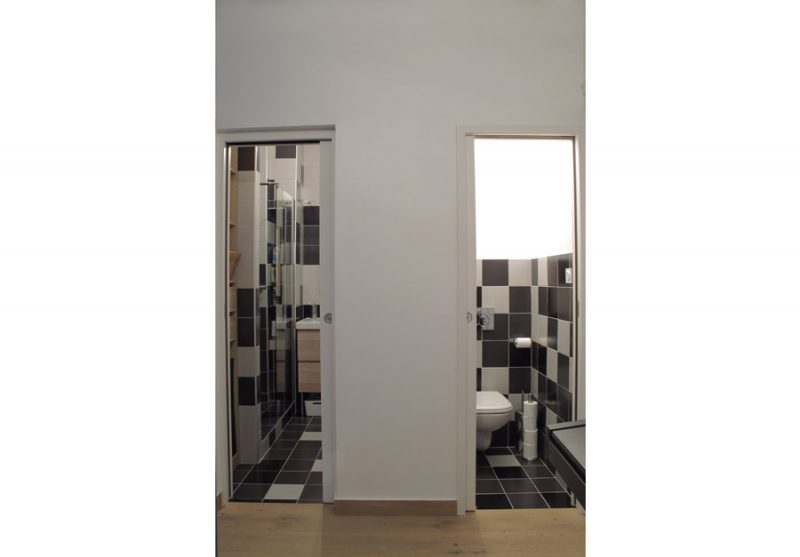Salle de bain, WC séparés.