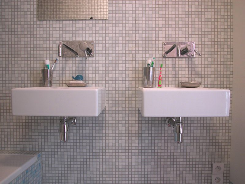 Deux vasques suspendues Duravit.