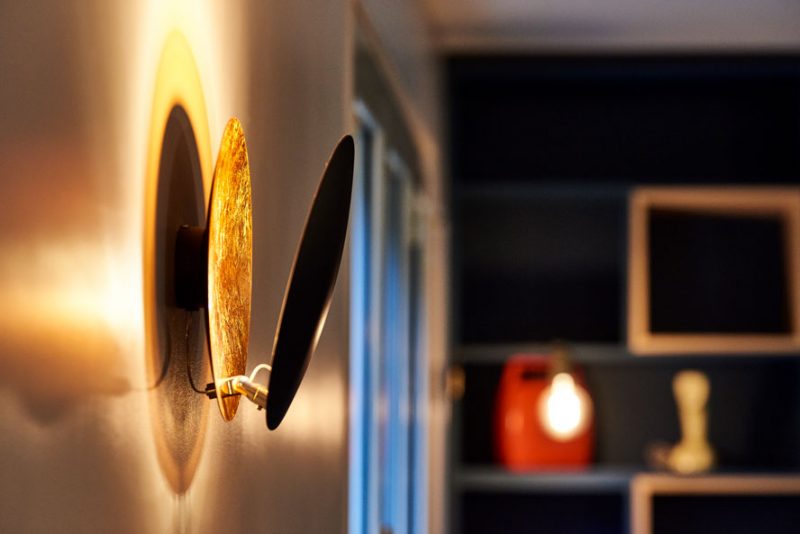 détail luminaire salon