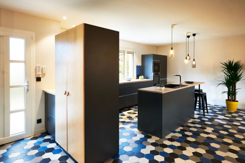 Cuisine contemporaine gris anthracite
