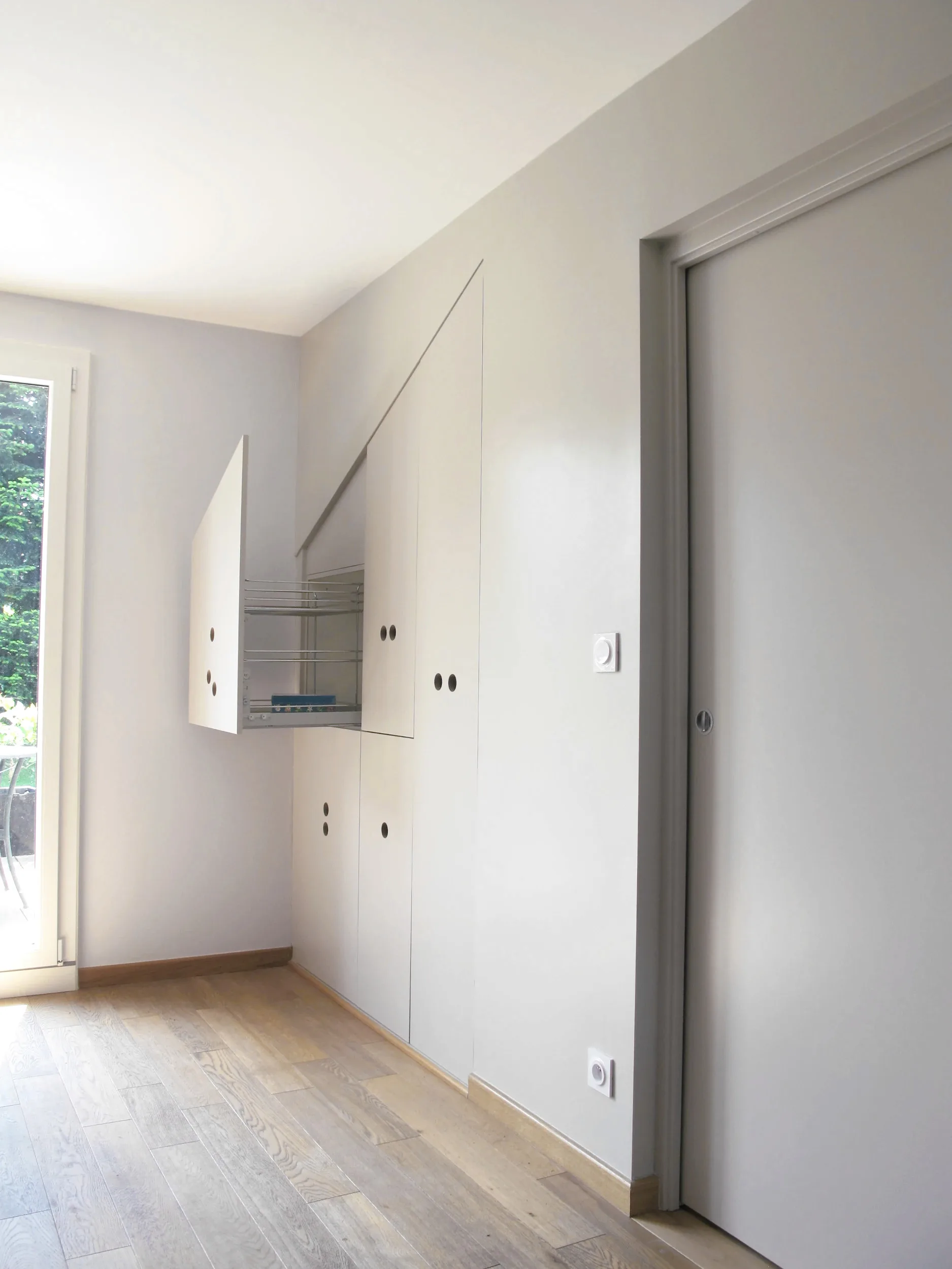 rangement-sous-escalier-petits-espaces-projet-renovation-architecte-interieur-lyon-adelila